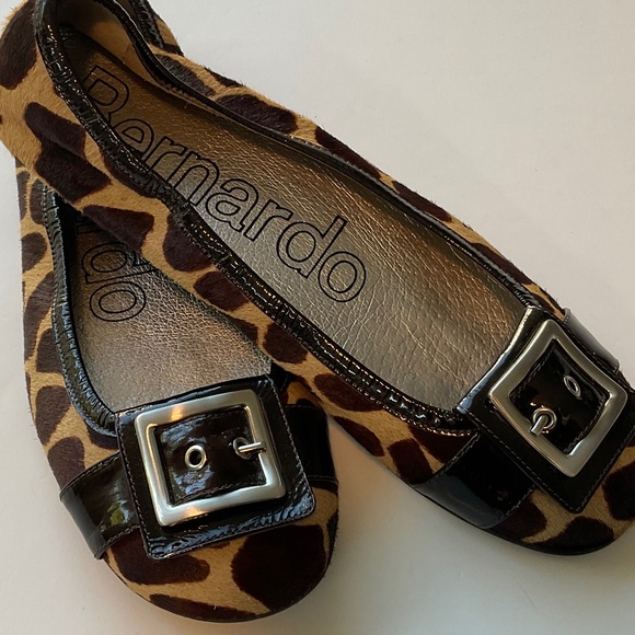 BERNARDO Ballet Buckle Calf Hair Animal Print Flats Size 9 - Picture 7 of 9